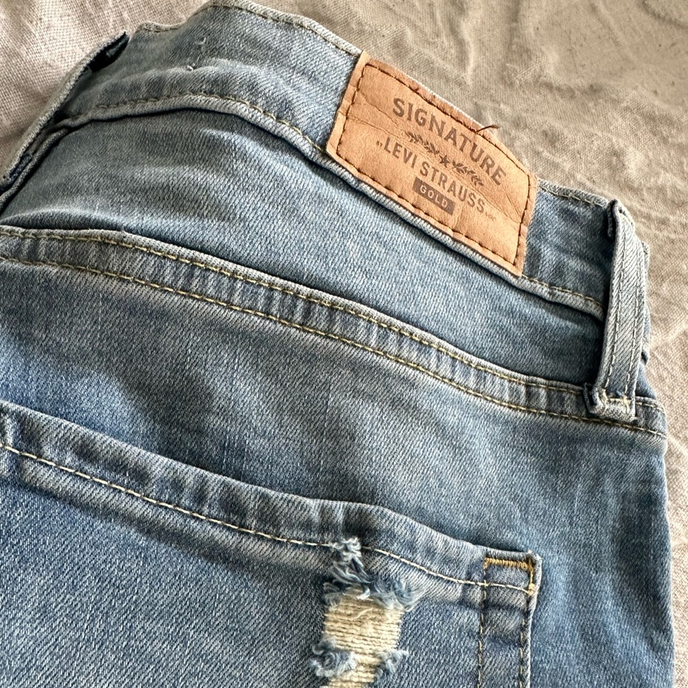 Levi’s Signature Mom Jean